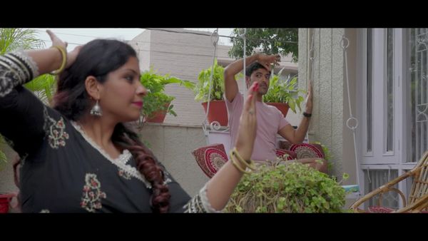 Outside The Safe House 未翻译